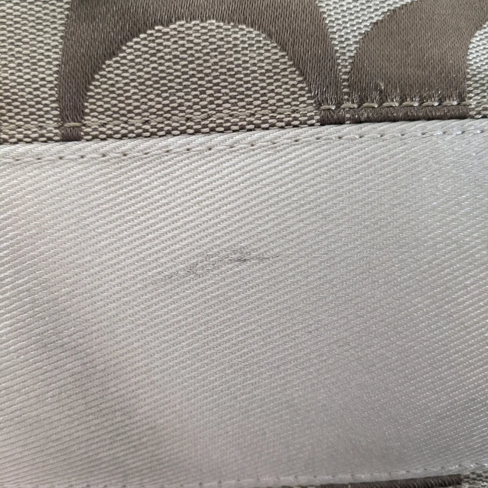 Coach Signature Hand bag - Picture 14 of 16